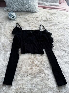 Forever 21 contemporary black ribbed shoulder top